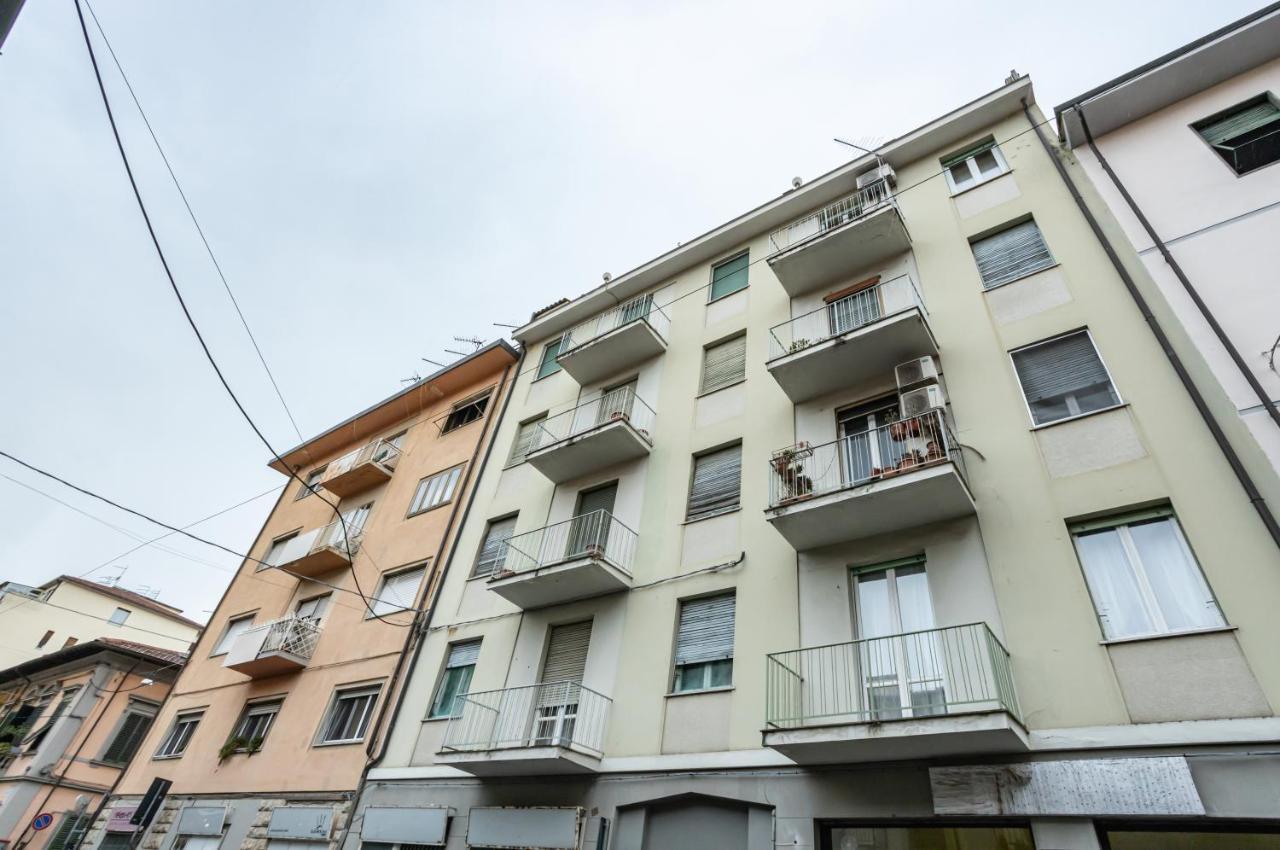 Yellowsunny Apartment With Two Balconies Πίζα Εξωτερικό φωτογραφία